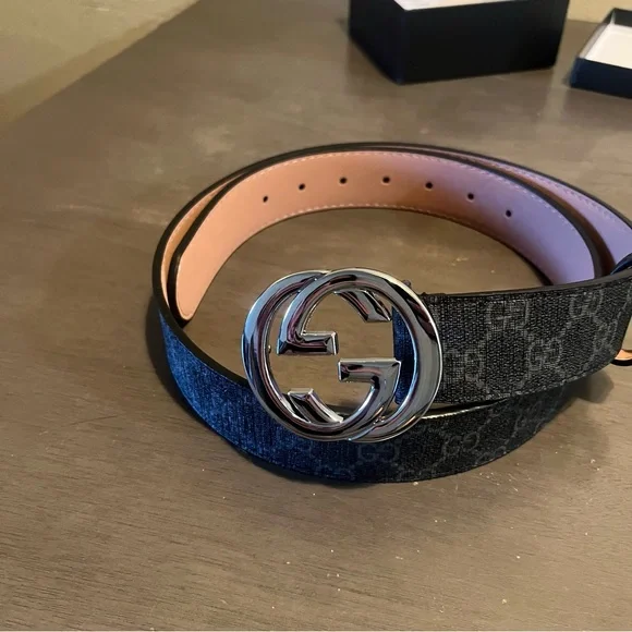 Gucci GG Canvas Belt with Matte Silver Buckle - Picture 2 of 4